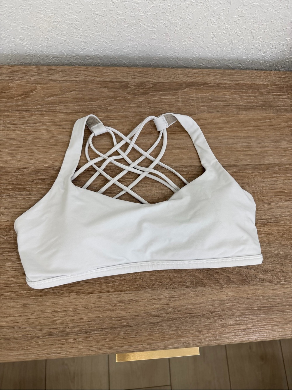 lululemon athletica White Crisscross Back Sports Bra size s/m